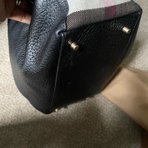 PEBBLE LEATHER BURBERRY BAG - Picture 5 of 12